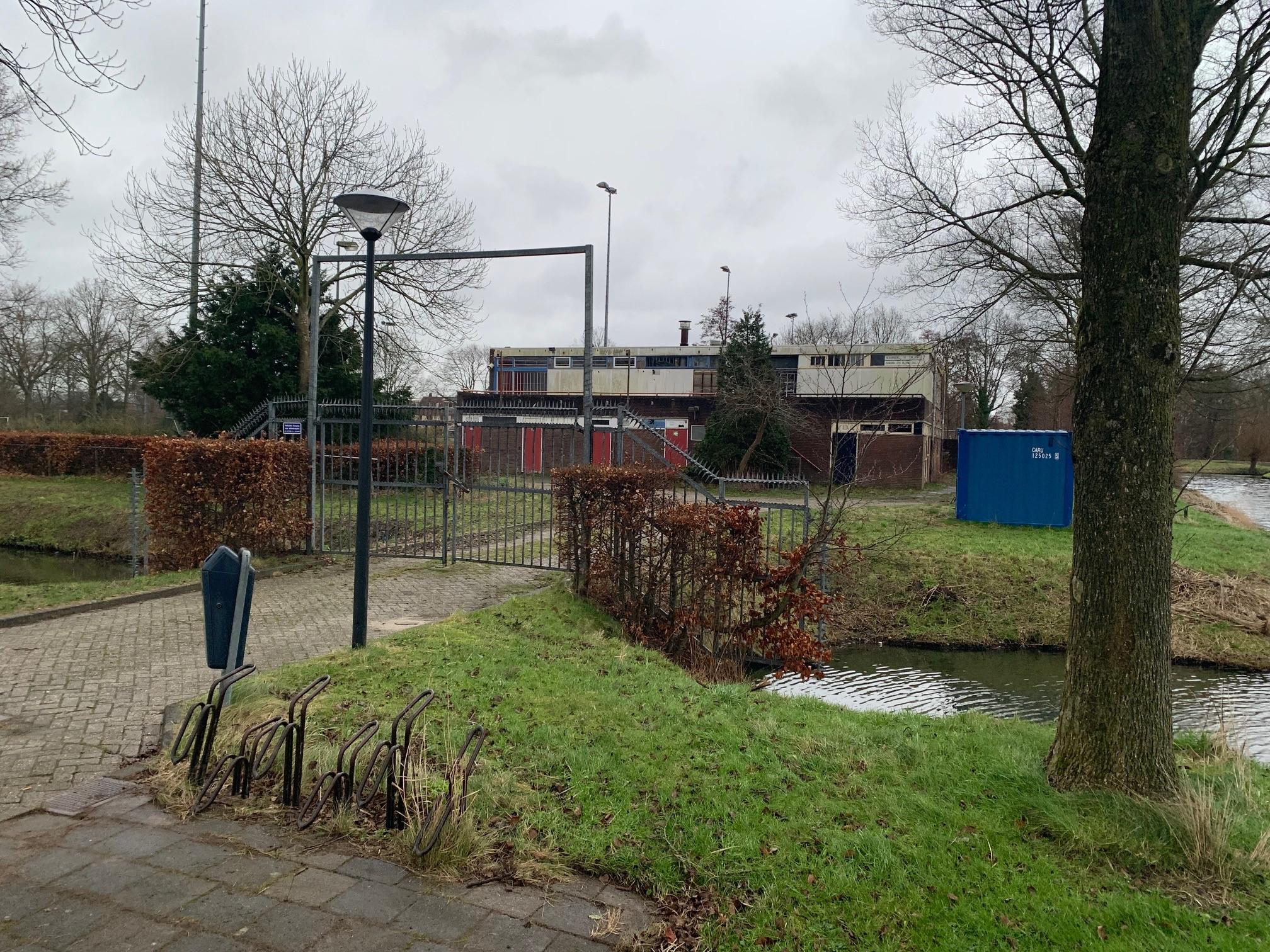 Sloopwerkzaamheden oude hockeyvelden aan Nieuwesteen in Hoorn gaan maandag van start